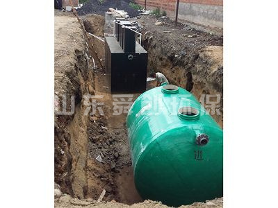 點(diǎn)擊查看詳細(xì)信息<br>標(biāo)題：地埋式污水處理設(shè)備安裝現(xiàn)場 閱讀次數(shù)：3734